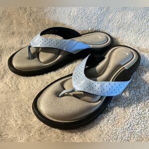 Nike Women’s Comfort Footbed Womens Flip Flops Light Blue, Size 8 (SH01)